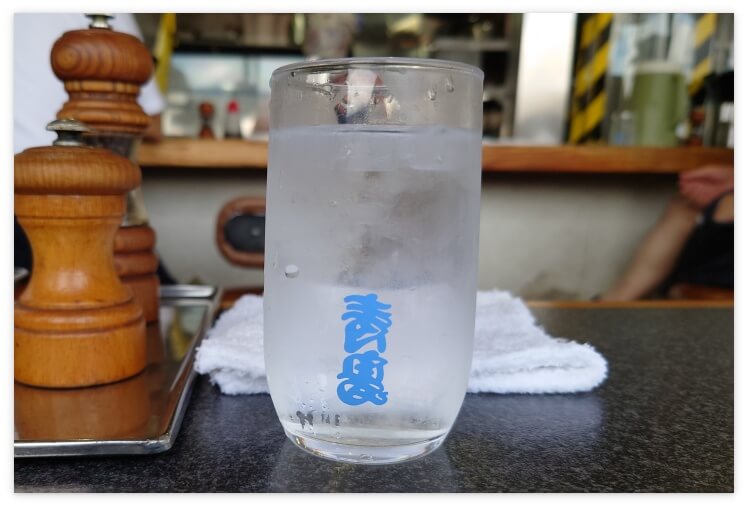 青島食堂のお水