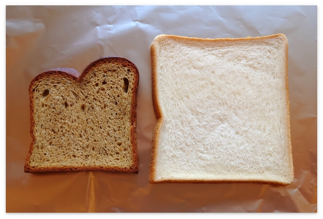 ベースブレッドのミニ食パンと通常の食パンの大きさを比較