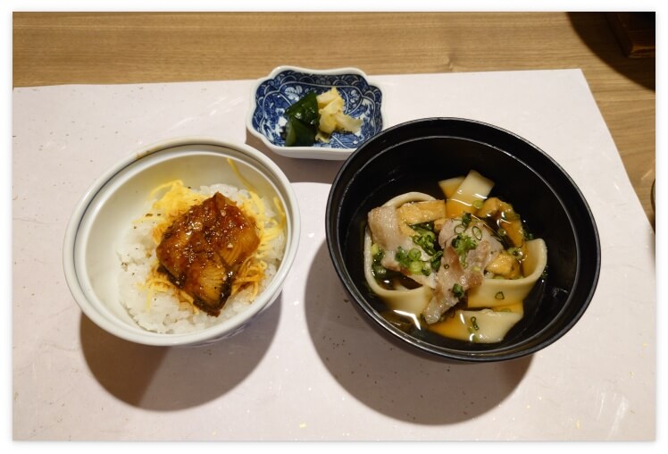 ホテル木暮の夕食「国産鰻ご飯と山菜おっ切り込」