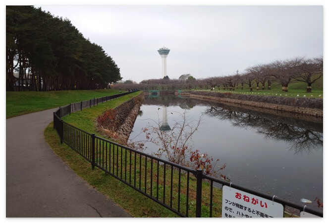 五稜郭を一周する