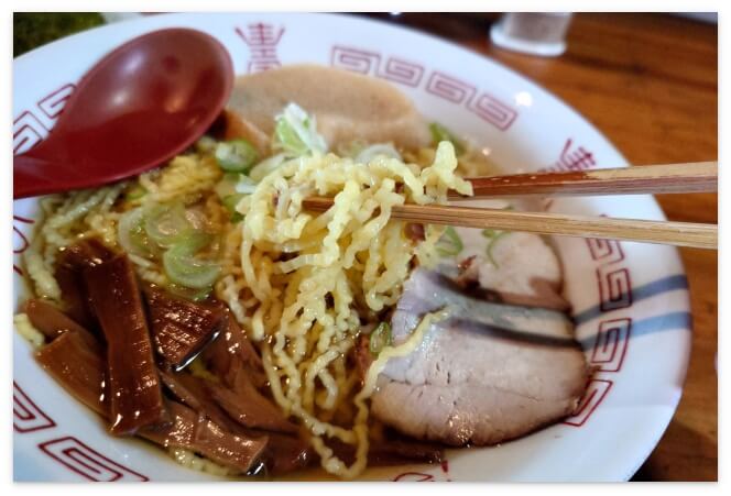 長尾中華そばのちぢれ麺