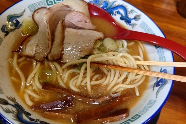 長尾中華そばの中太麺