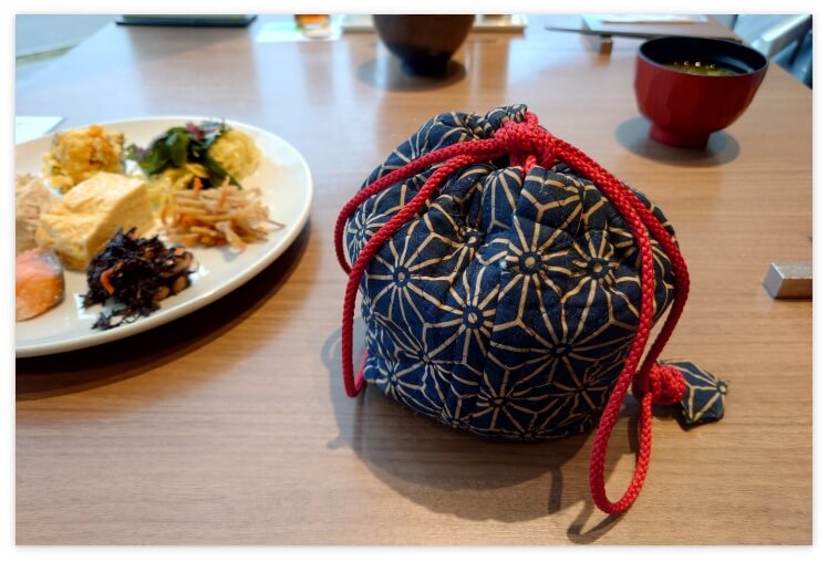 巾着の中に入っているご飯