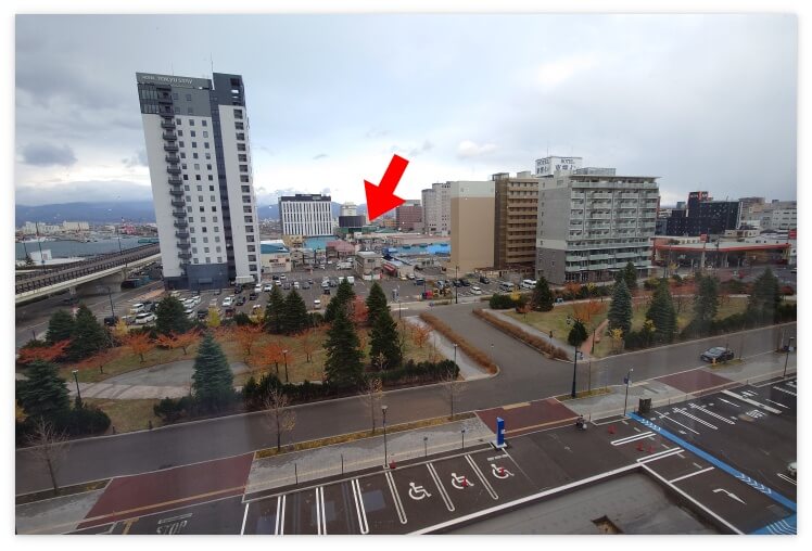 センチュリーマリーナから見る函館駅