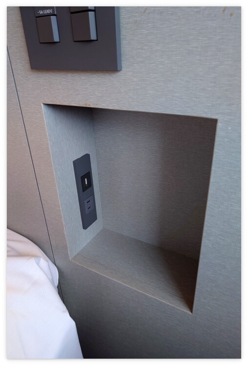 枕元のスマホ置き場