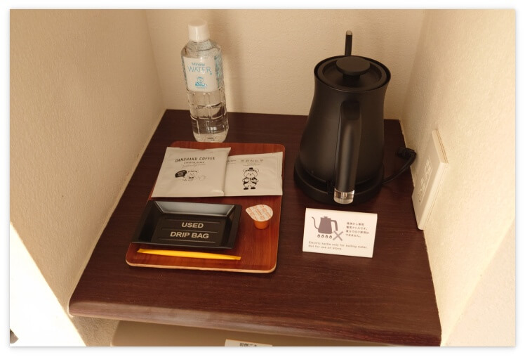 コーヒーカラーズのコーヒーとコノハト茶葉店の紅茶