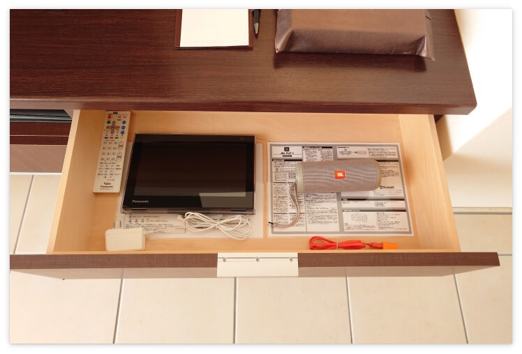 防水テレビと防水スピーカー