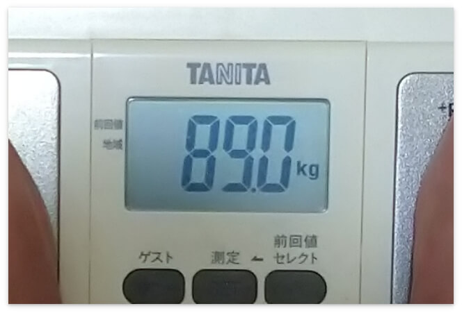 ベースブレッドダイエット開始から1週間後に測った体重(89kg)