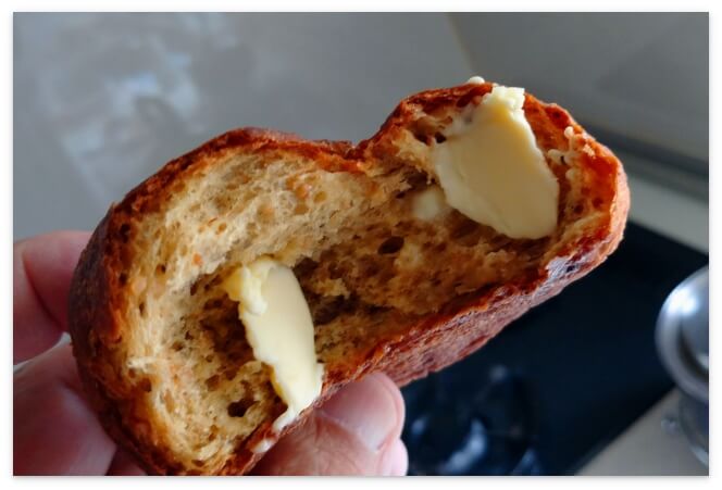 マーガリンをぬったベースブレッドのプレーン味